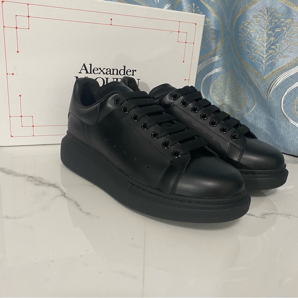 Alexander McQueen Black Athletic Shoes Sleek Design😎😘✨